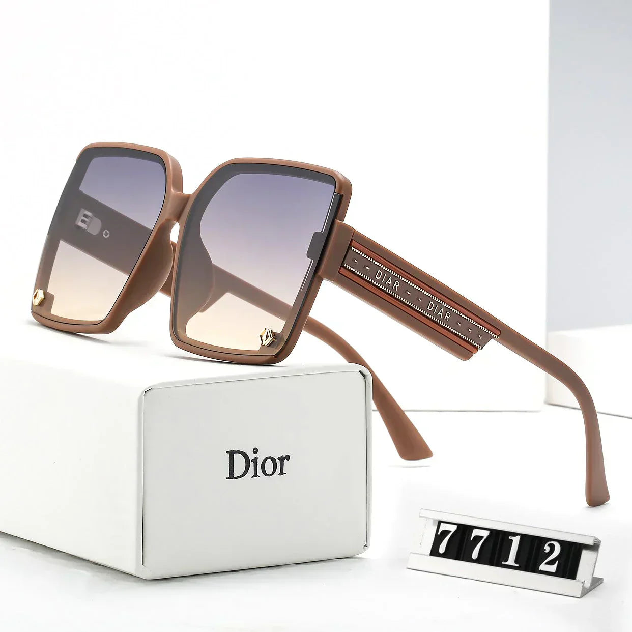 4 color fashion letter double color polarized sunglasses