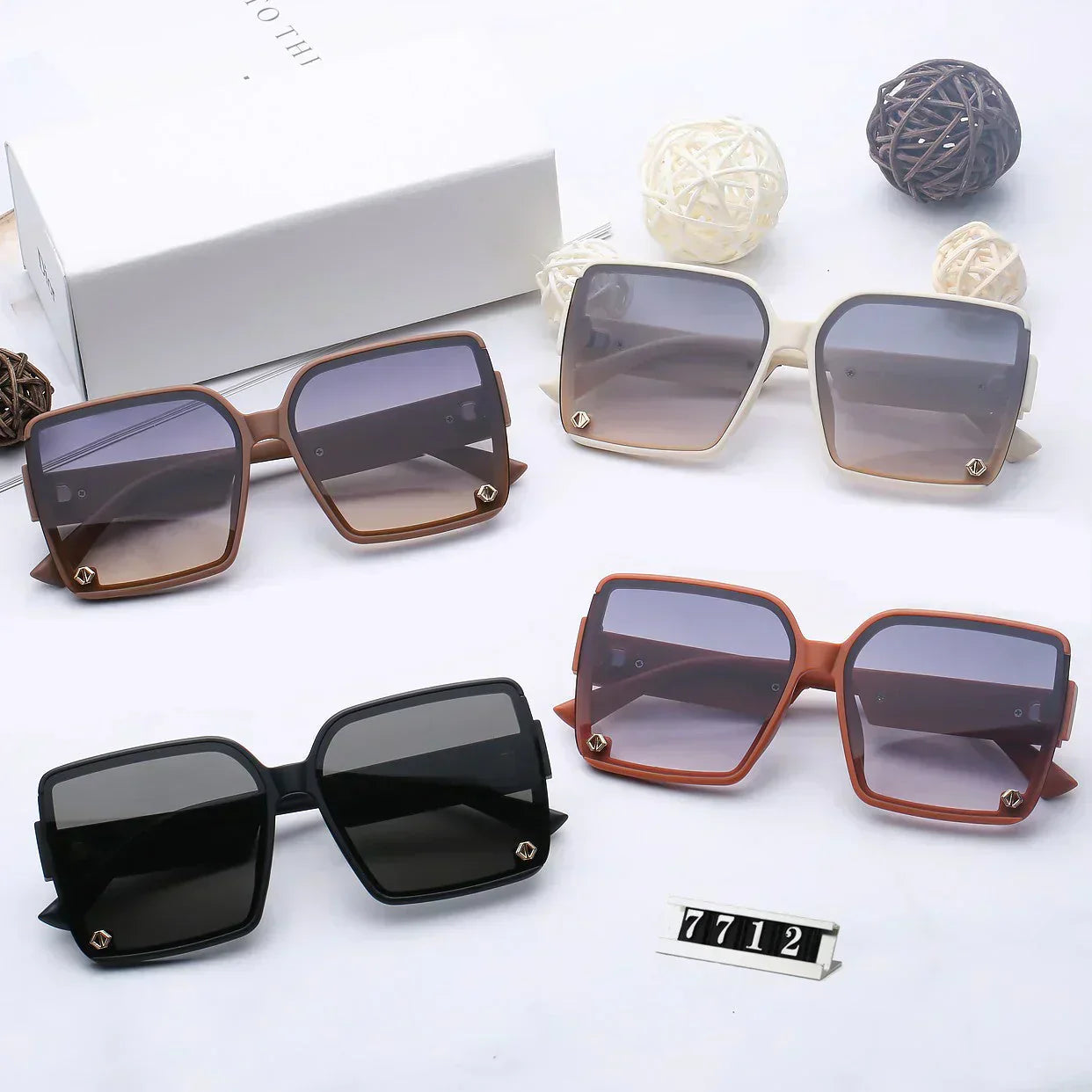 4 color fashion letter double color polarized sunglasses