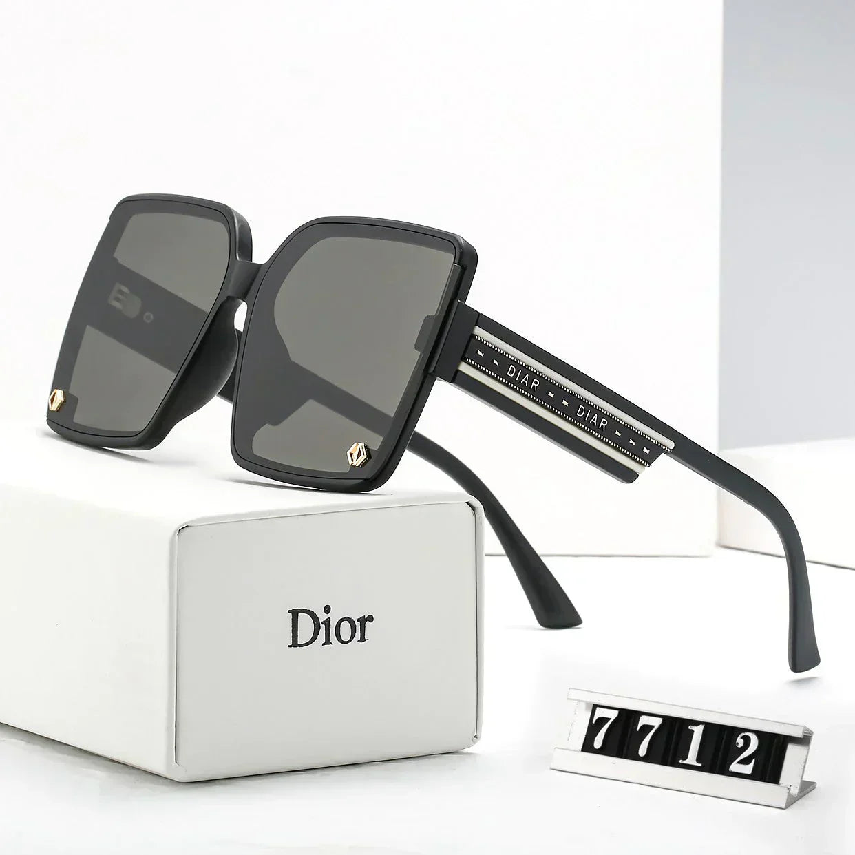 4 color fashion letter double color polarized sunglasses