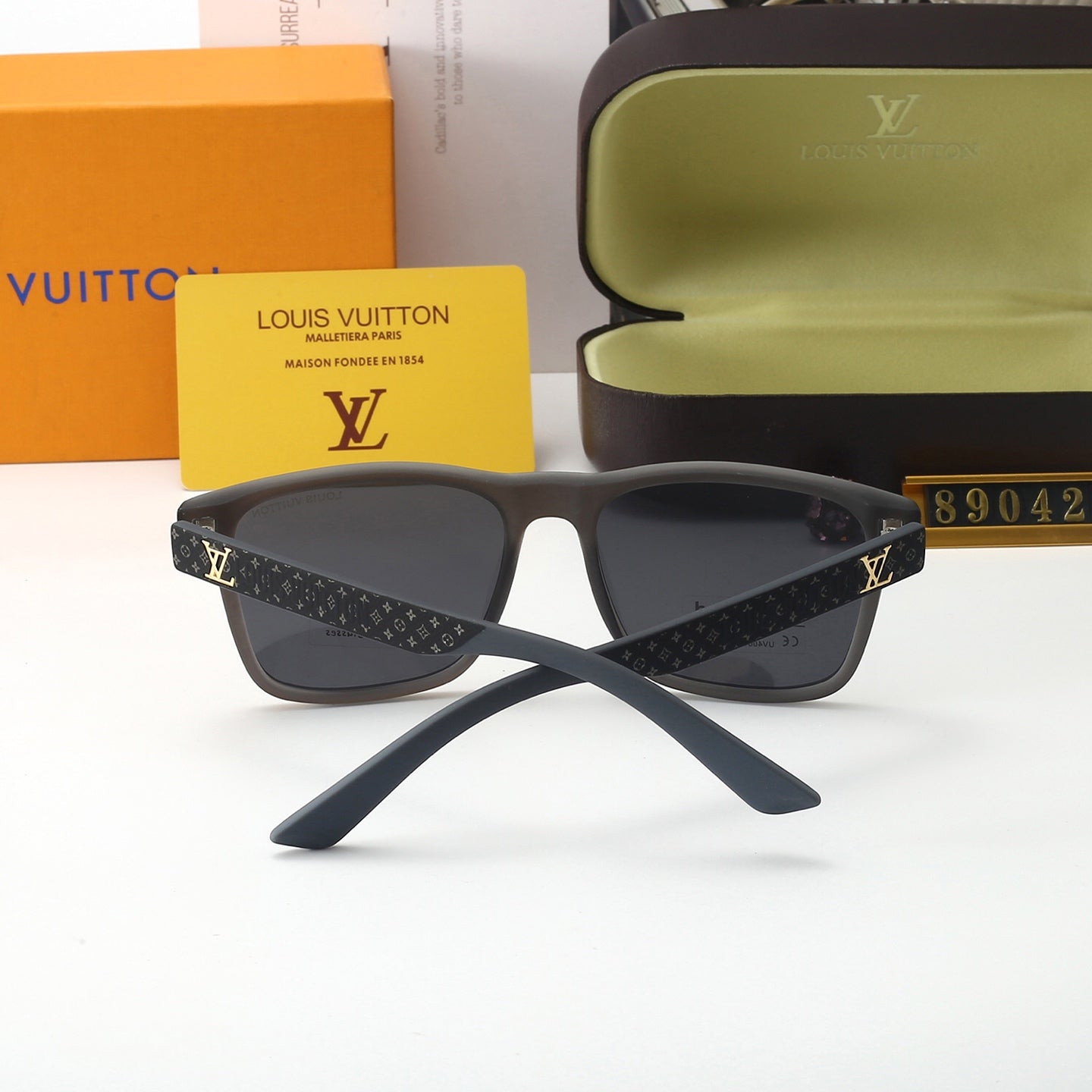 4 colors trendy fashion sunglasses 89042